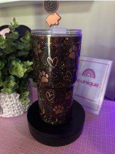   AKRIL POHÁR  ZÁRHATÓ FEDÉLLEL ÉS SZÍVÓSZÁLLAL CSILLÁMMAL VAGY SZÍNES FOLYADÉKKAL TÖLTVE, DÍSZÍTVE 550 ML