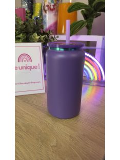   MATT LILA HŐTARTÓ POHÁR IRIZÁLÓ GRAVÍROZÁSSAL SZILIKON FEDÉLLEL ÉS SZÍVÓSZÁLLAL 500 ML