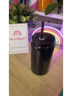   FÉNYES FEKETE HŐTARTÓ POHÁR EZÜST GRAVÍROZÁSSAL SZILIKON FEDÉLLEL ÉS SZÍVÓSZÁLLAL 500 ML