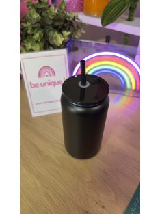   MATT FEKETE HŐTARTÓ POHÁR IRIZÁLÓ GRAVÍROZÁSSAL SZILIKON FEDÉLLEL ÉS SZÍVÓSZÁLLAL 500 ML