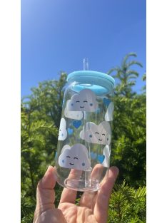   Üveghatású műanyag pohár szilikon fedéllel és műanyag szívószállal színváltós felhőcske mintában